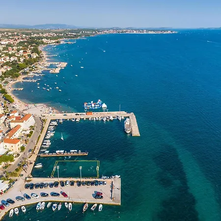 Apartment 2 Bedroom Beautiful In Turanj