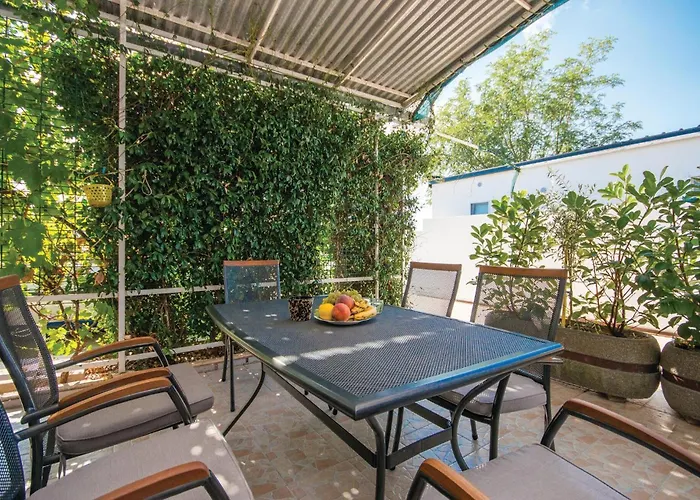 2 Bedroom Beautiful In Apartamento