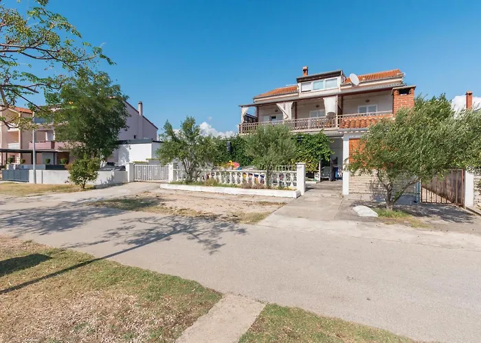 2 Bedroom Beautiful In Turanj