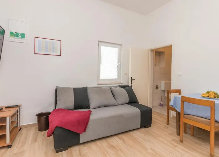 2 Bedroom Beautiful In Turanj