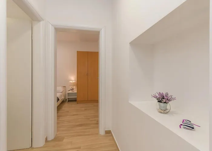 2 Bedroom Beautiful In Apartamento