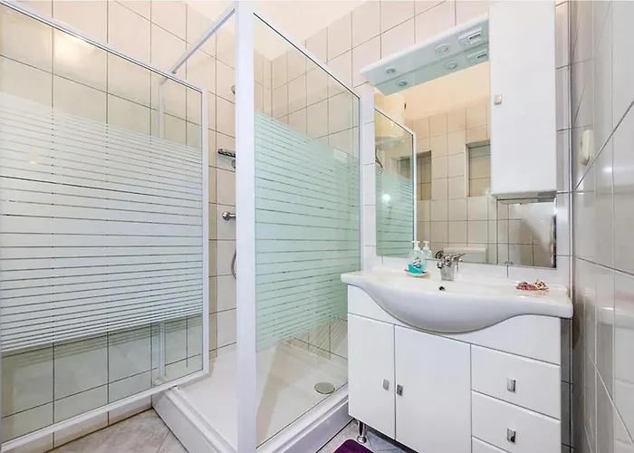 Apartamento 2 Bedroom Beautiful In *