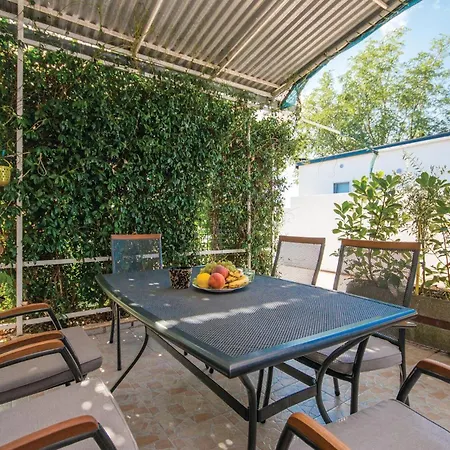 2 Bedroom Beautiful In Lejlighed