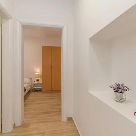 2 Bedroom Beautiful In Lejlighed